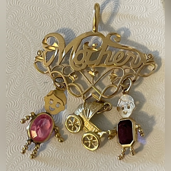 Jewelry - 14k Solid Gold Mothers Pendant and Charms
